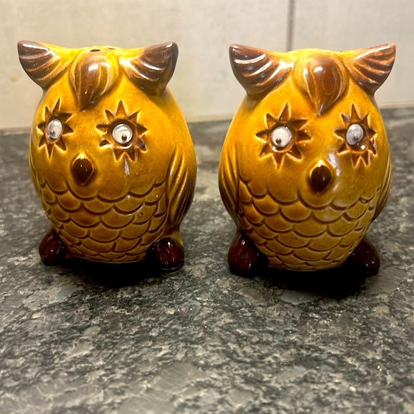Owl salt & pepper shakers. Beady moving eyes. Excellent condition. Owl lovers ! - Picture 1 of 3